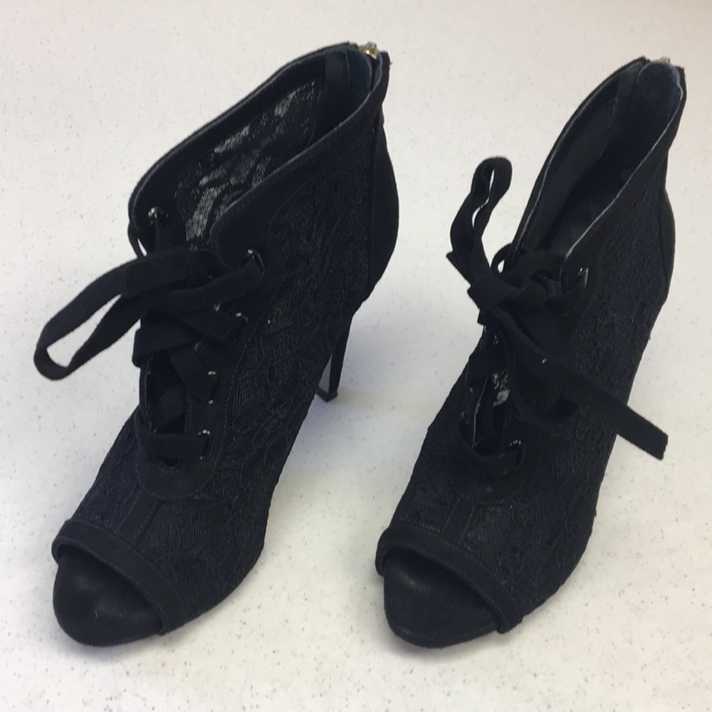 Women’s Nine West Shooties